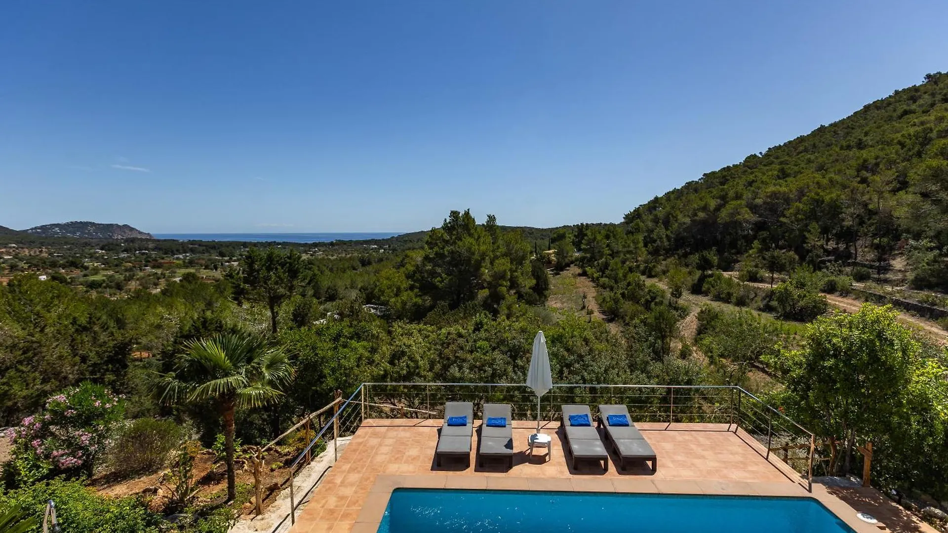 Charming Villa With Pool, Can Toni Mateu. Sant Carles de Peralta