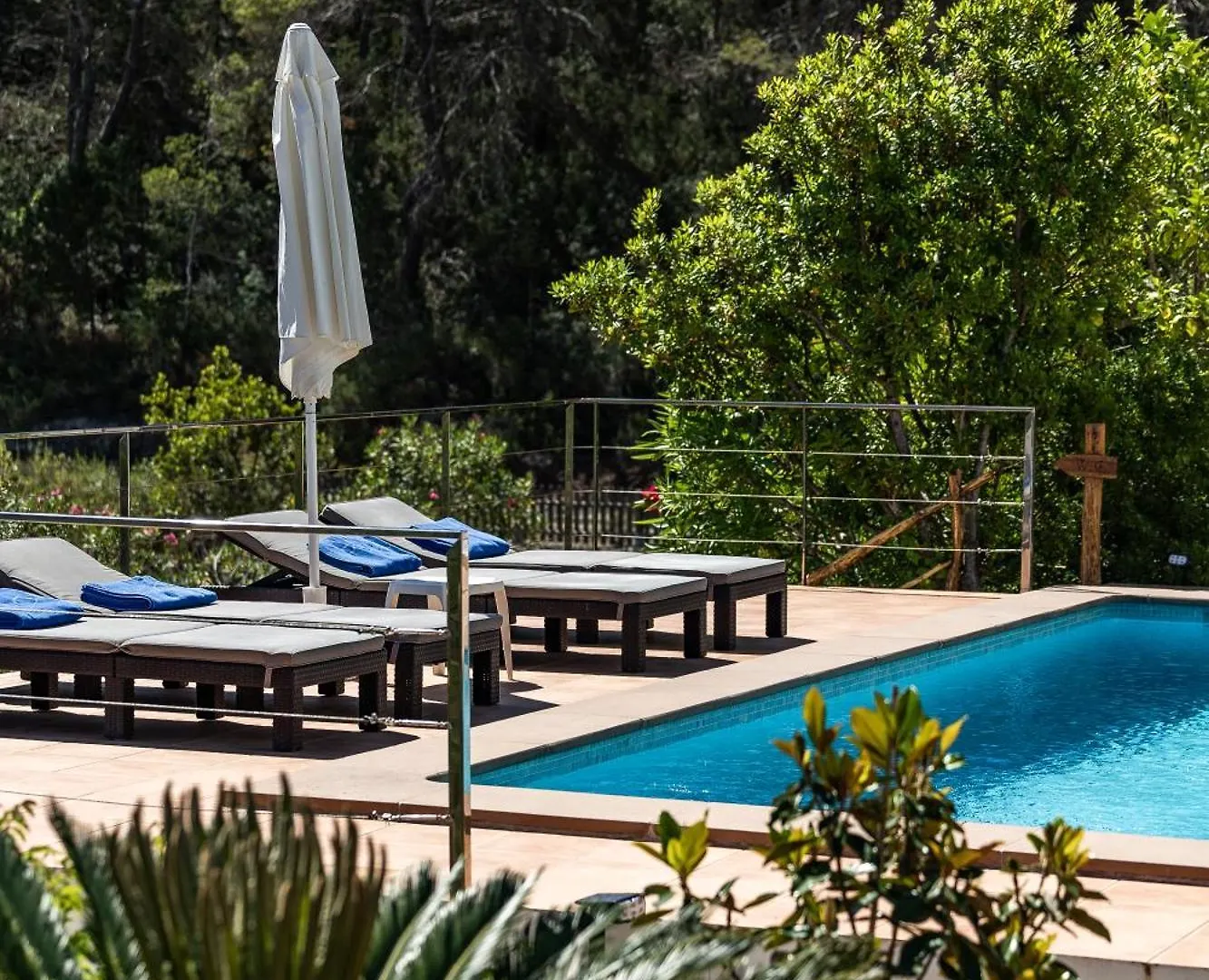 Charming Villa With Pool, Can Toni Mateu. Sant Carles de Peralta